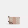 Bolsos de pulsera con cremallera en las esquinas, en Signature Canvas con rayas