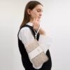 Bolsos de pulsera con cremallera en las esquinas, en Signature Canvas con rayas