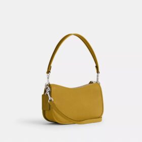 Bolsos Swinger de Disney x Coach en piel regenerativa con Mickey Mouse y sus amigos