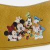 Bolsos Swinger de Disney x Coach en piel regenerativa con Mickey Mouse y sus amigos