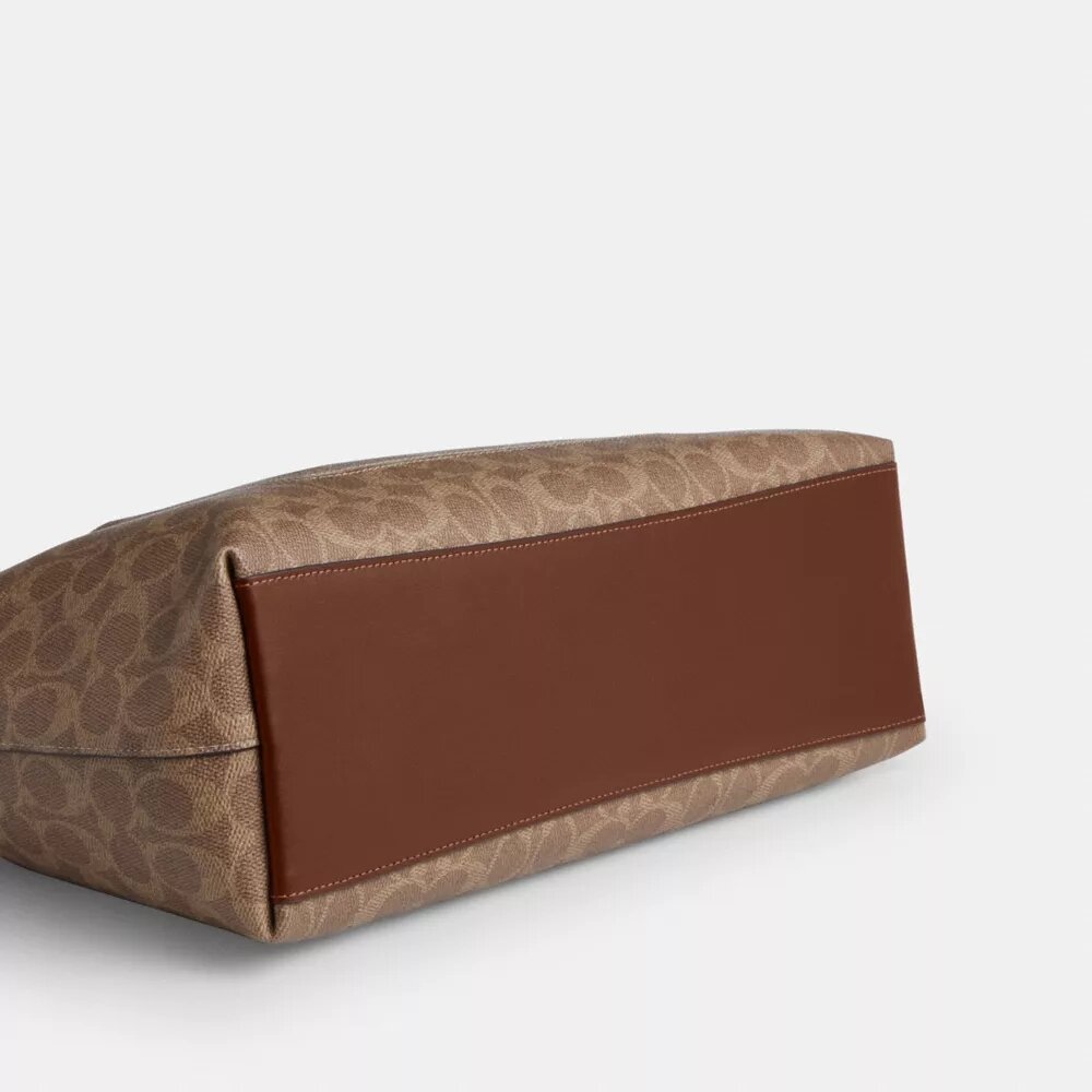 Bolsos Tote en Signature Canvas