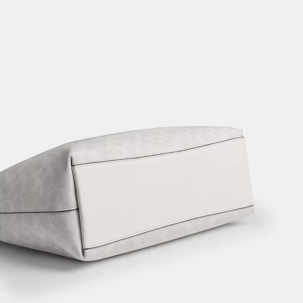 Bolsos Tote en Signature Canvas