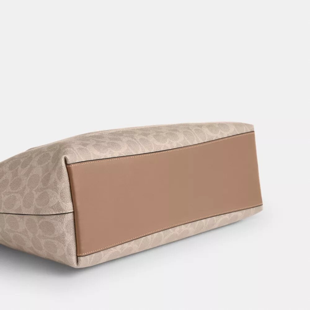 Bolsos Tote en Signature Canvas
