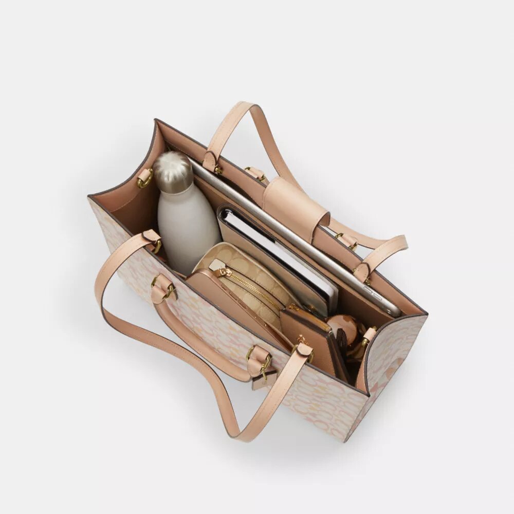 Bolsos Tote Maggie en Signature Canvas