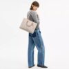 Bolsos Tote Maggie en Signature Canvas