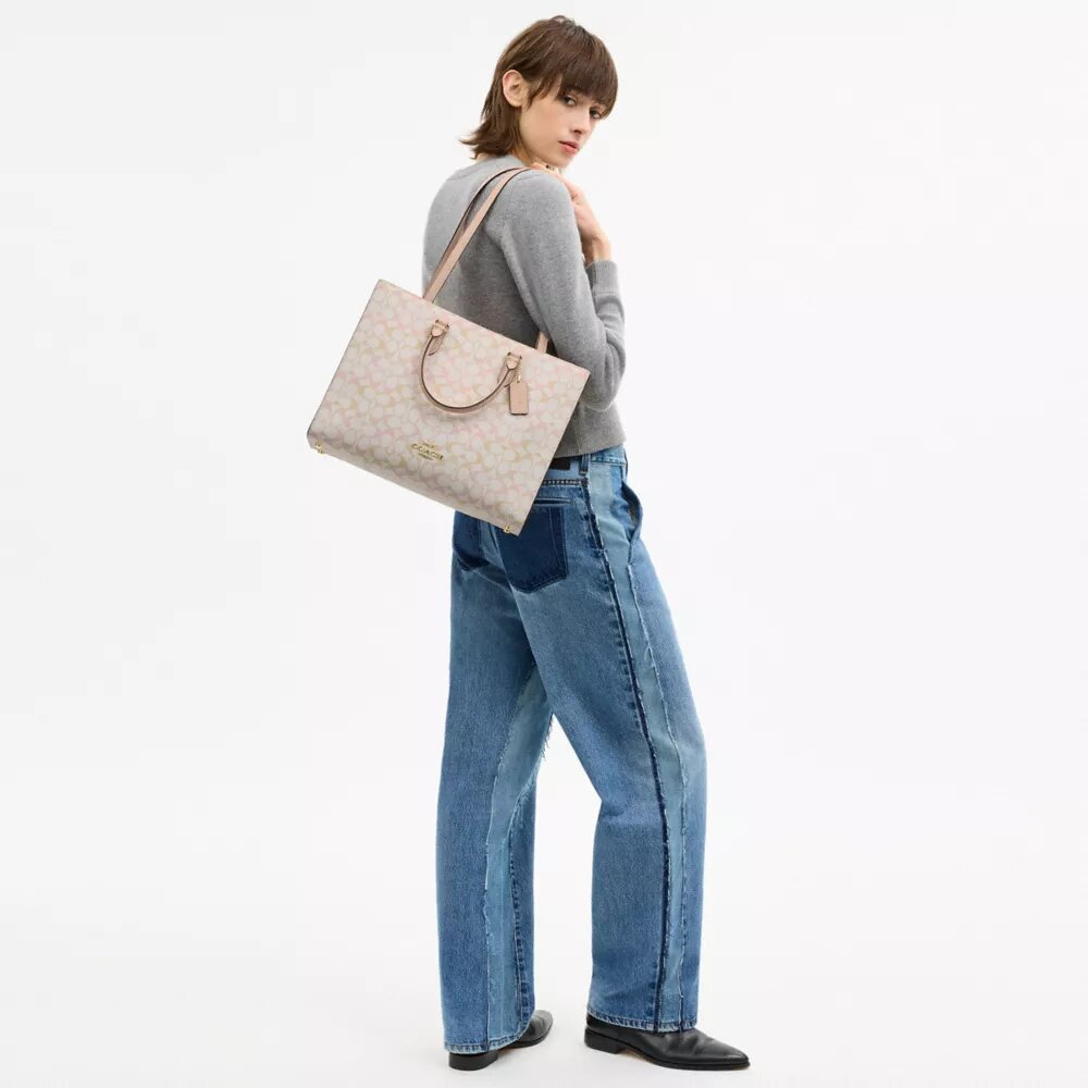 Bolsos Tote Maggie en Signature Canvas