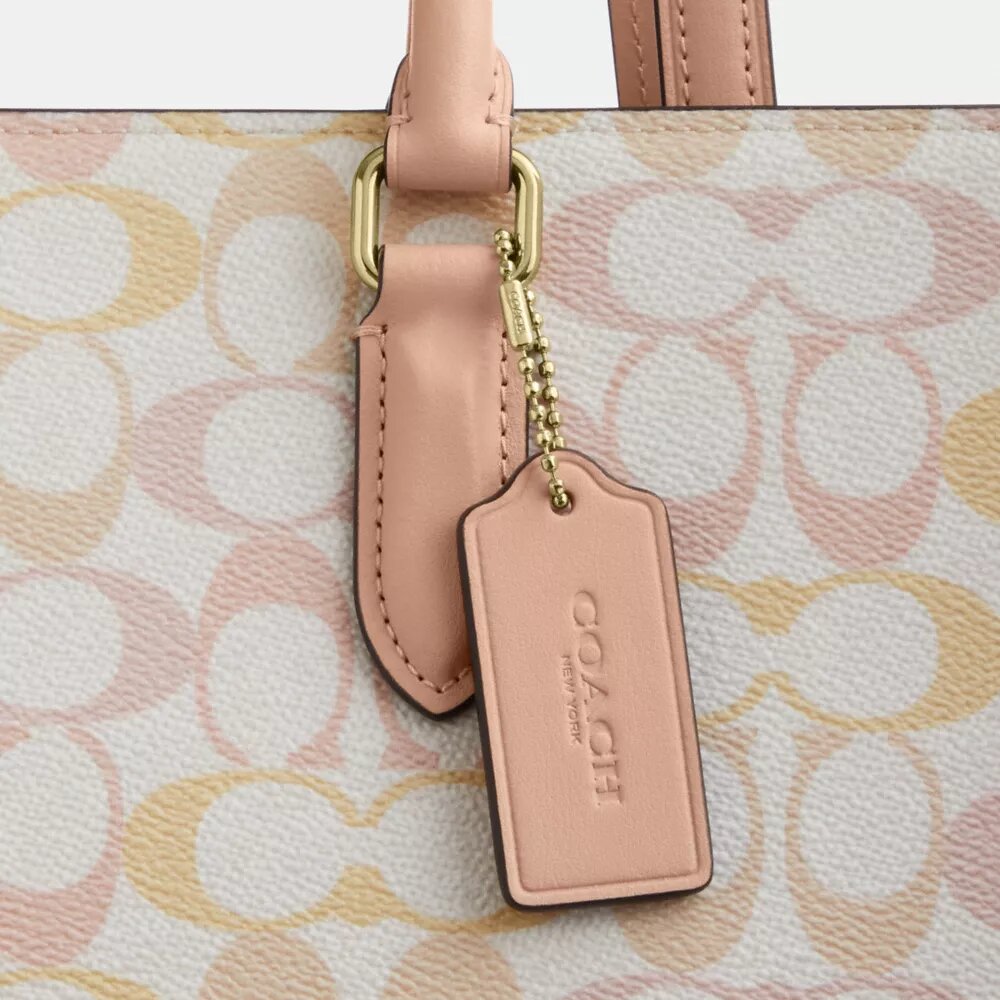 Bolsos Tote Maggie en Signature Canvas