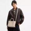 Bolsos Tote Mollie 25 en Signature Canvas