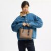Bolsos Tote Mollie 25 en Signature Canvas