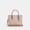 Bolsos Tote pequeño Maggie en Signature Canvas
