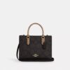 Bolsos Tote pequeño Maggie en Signature Canvas