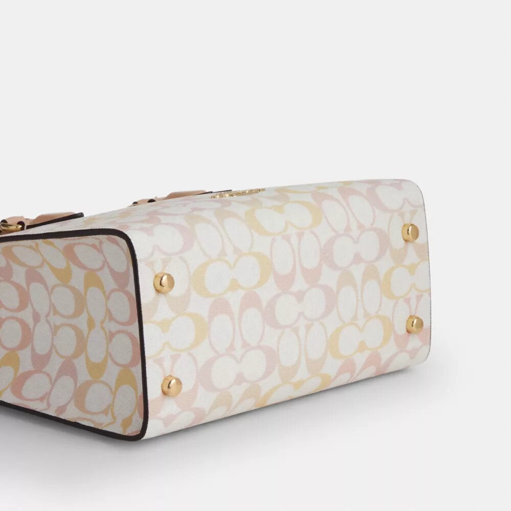 Bolsos Tote pequeño Maggie en Signature Canvas