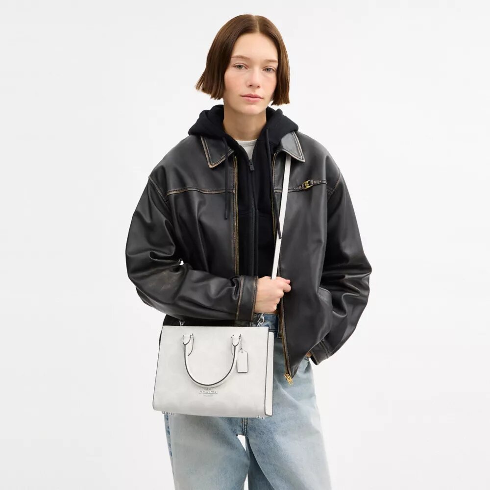 Bolsos Tote pequeño Maggie en Signature Canvas