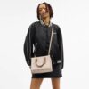 Bolsos Tote pequeño Maggie en Signature Canvas
