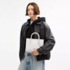 Bolsos Tote pequeño Maggie en Signature Canvas