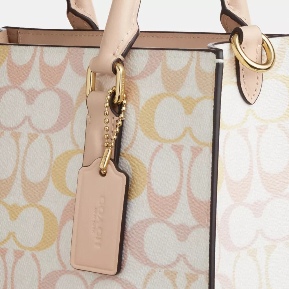 Bolsos Tote pequeño Maggie en Signature Canvas