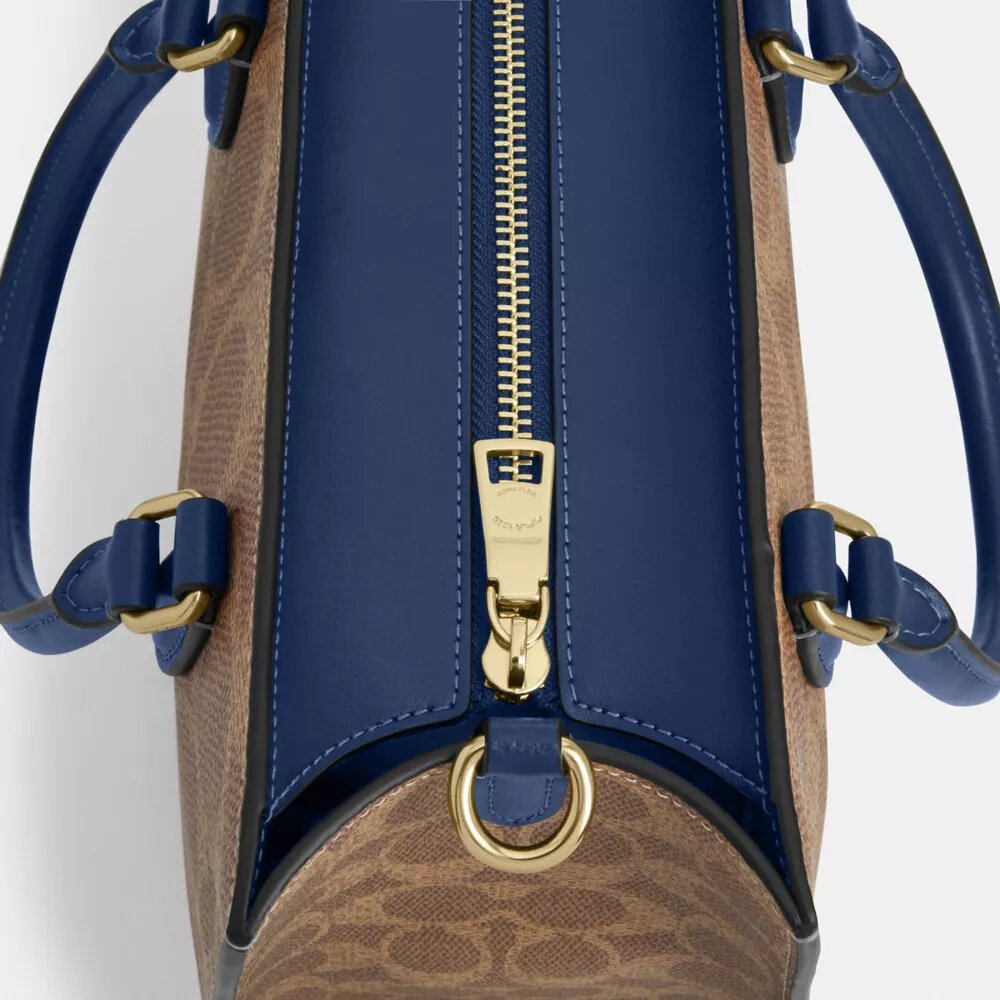 Bolsos Tote pequeño Maggie en Signature Canvas