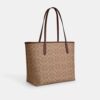 Bolsos Tote urbanos en Signature Canvas