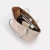 Bolsos Tote urbanos en Signature Canvas