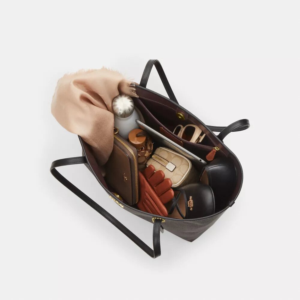 Bolsos Tote urbanos en Signature Canvas