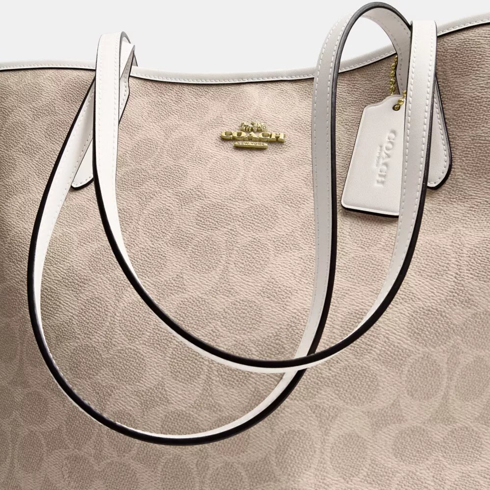 Bolsos Tote urbanos en Signature Canvas