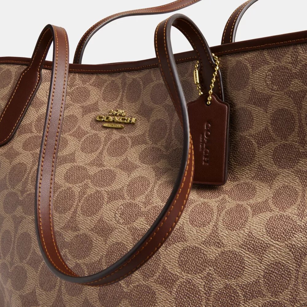 Bolsos Tote urbanos en Signature Canvas
