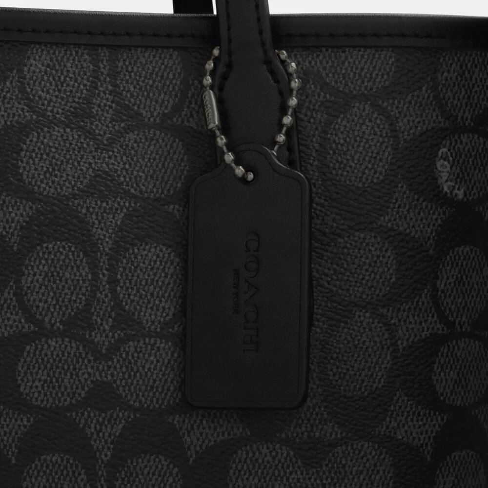 Bolsos Tote urbanos en Signature Canvas