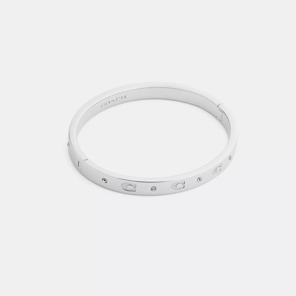 Brazalete con bisagra y letras «C» repetidas