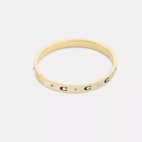 Brazalete con bisagra y letras «C» repetidas