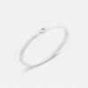 Brazalete fino con bisagra característico