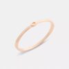 Brazalete fino con bisagra característico