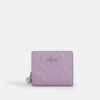 Cartera con cierre a presión de cuero exclusivo y colgante en forma de corazón
