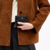 Cartera con cierre a presión en denim exclusivo