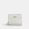Cartera con cierre a presión en Signature Canvas