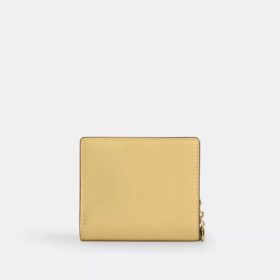 Cartera con cierre a presión y Charms