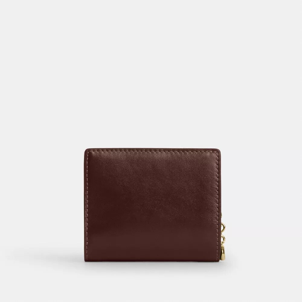 Cartera con cierre a presión y Charms