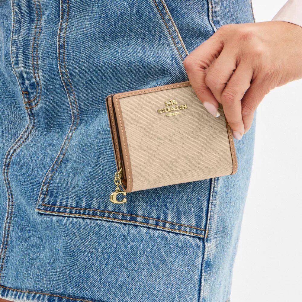 Cartera con cierre a presión y Signature Canvas