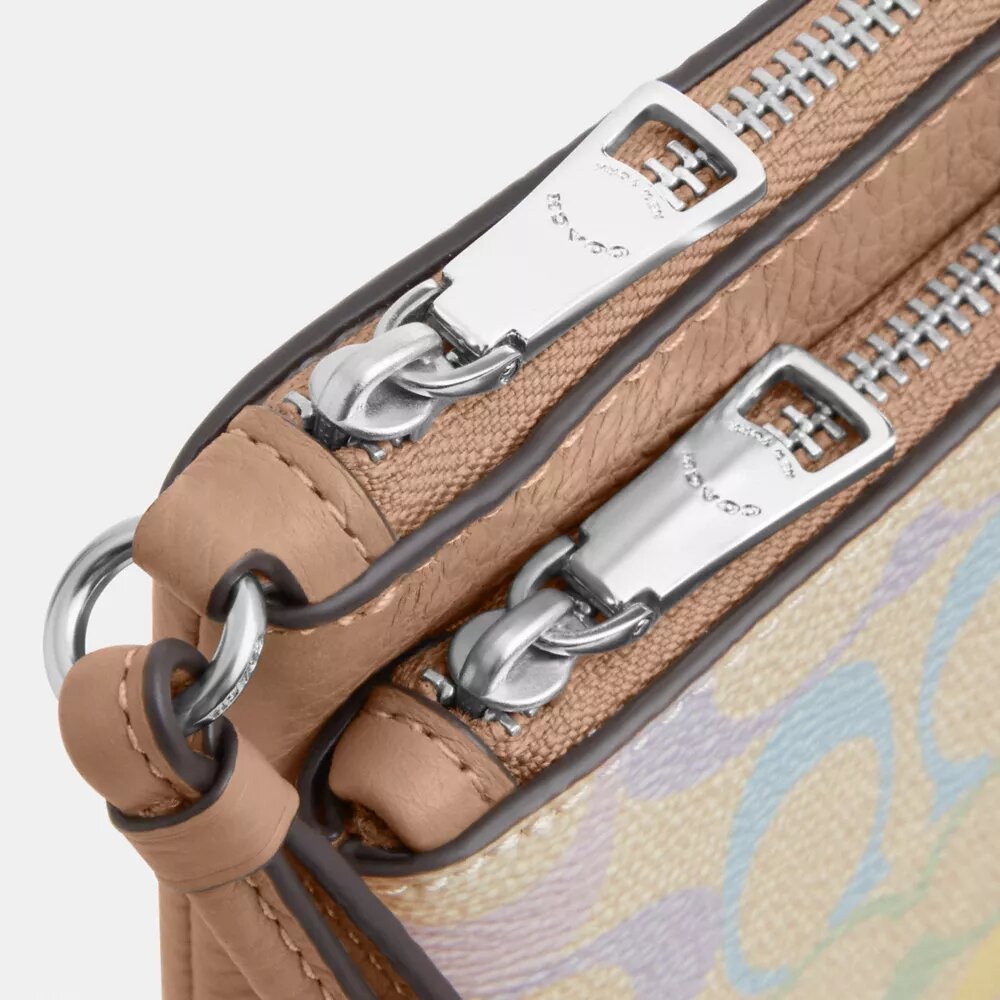 Cartera con doble cremallera en Signature Canvas