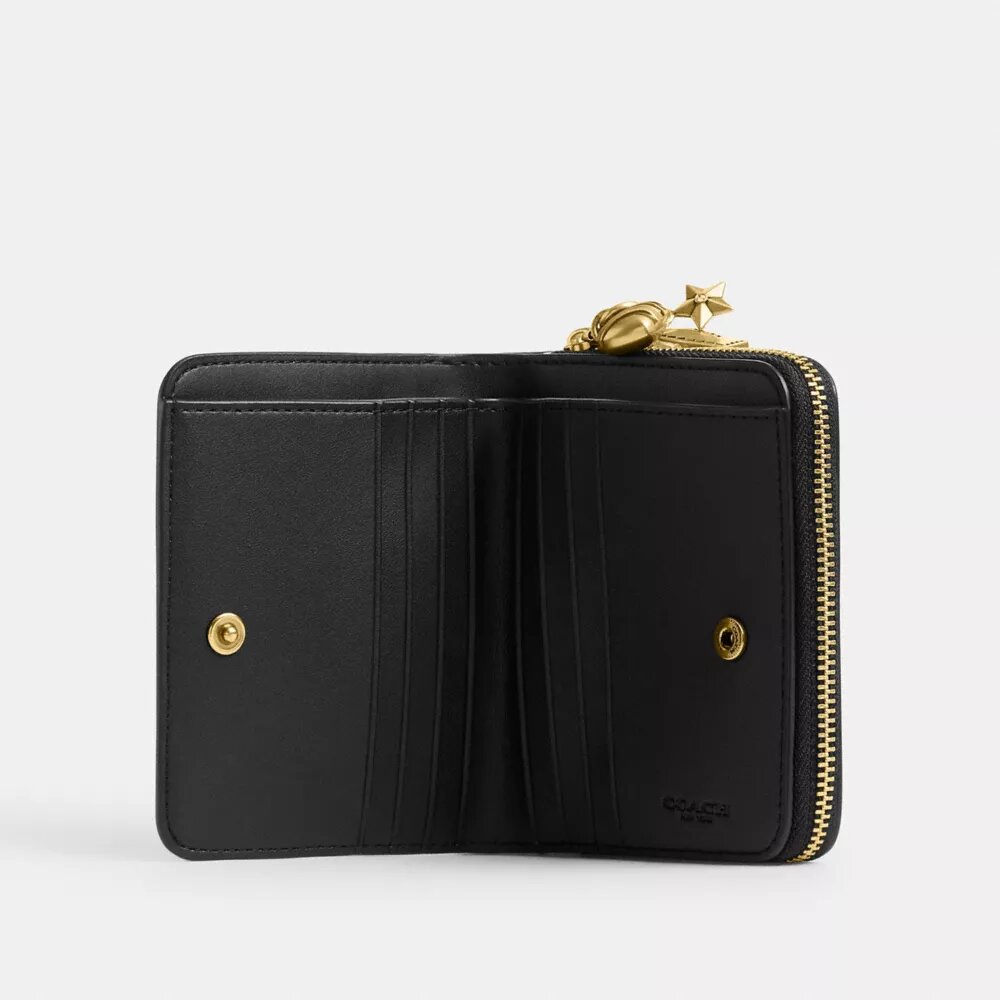 Cartera esencial con Charms