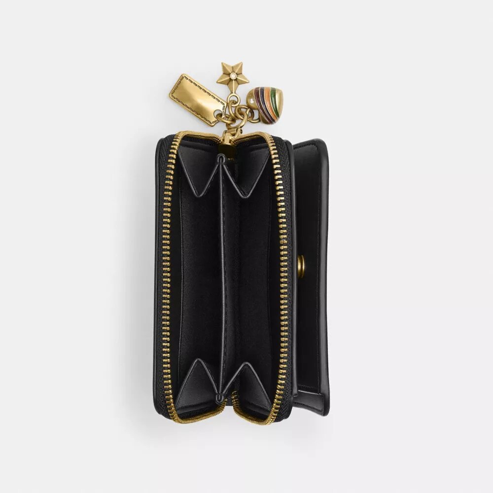 Cartera esencial con Charms