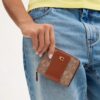 Cartera esencial en Signature Canvas con bloques de color