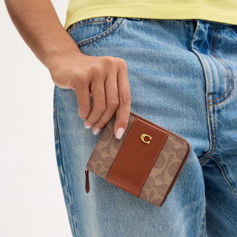 Cartera esencial en Signature Canvas con bloques de color