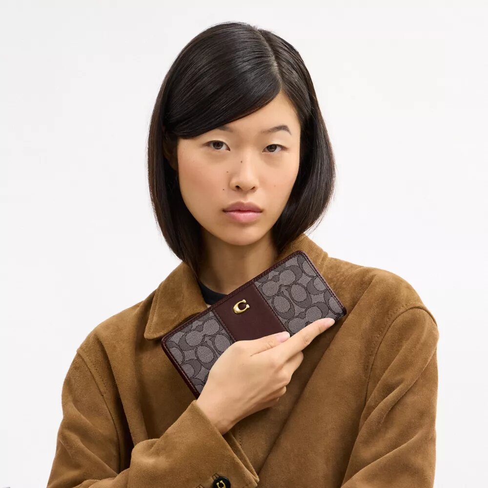 Cartera Essential Slim en jacquard exclusivo