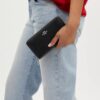 Cartera larga con cremallera envolvente