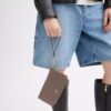 Cartera larga con cremallera envolvente