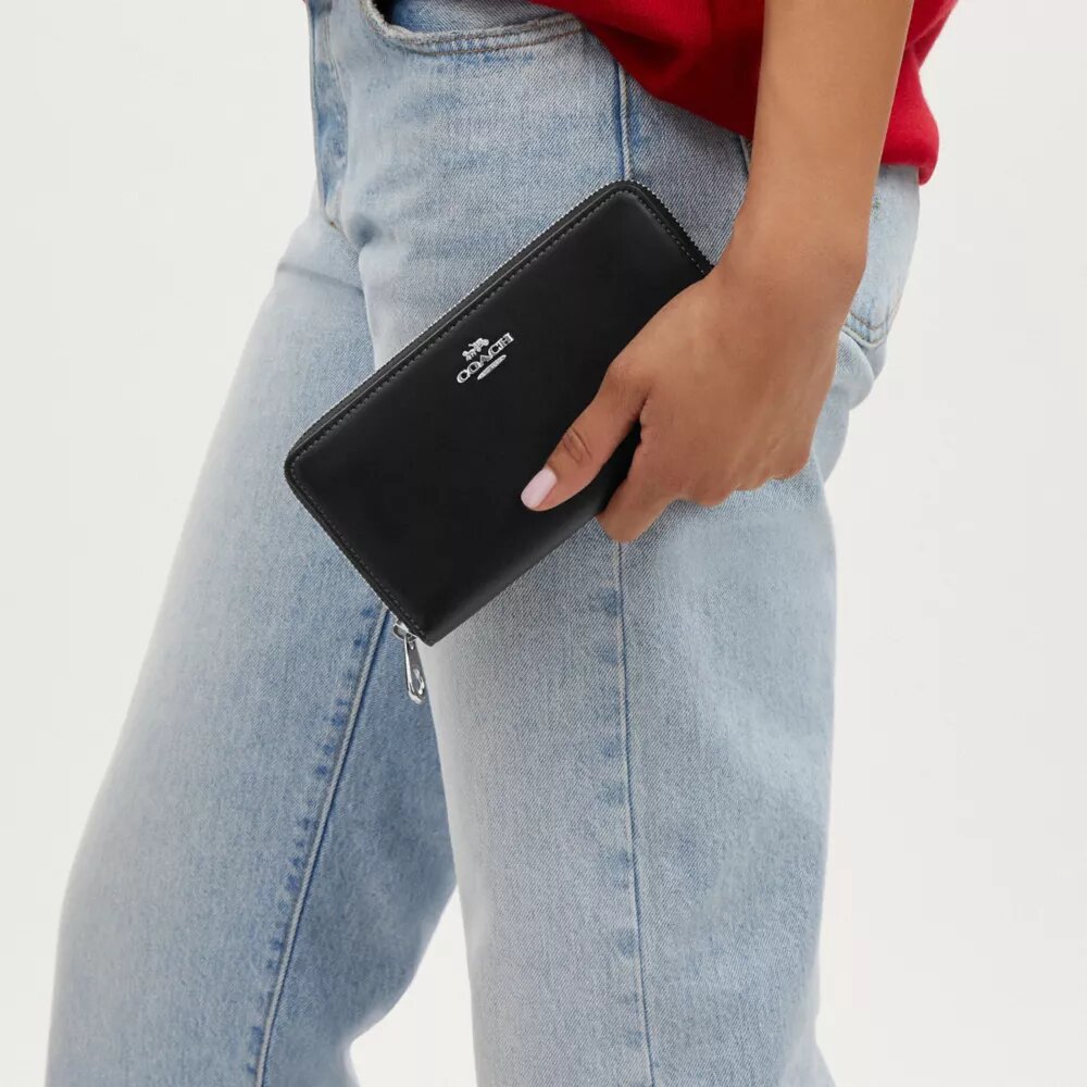 Cartera larga con cremallera envolvente