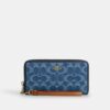 Cartera larga con cremallera envolvente en denim exclusivo