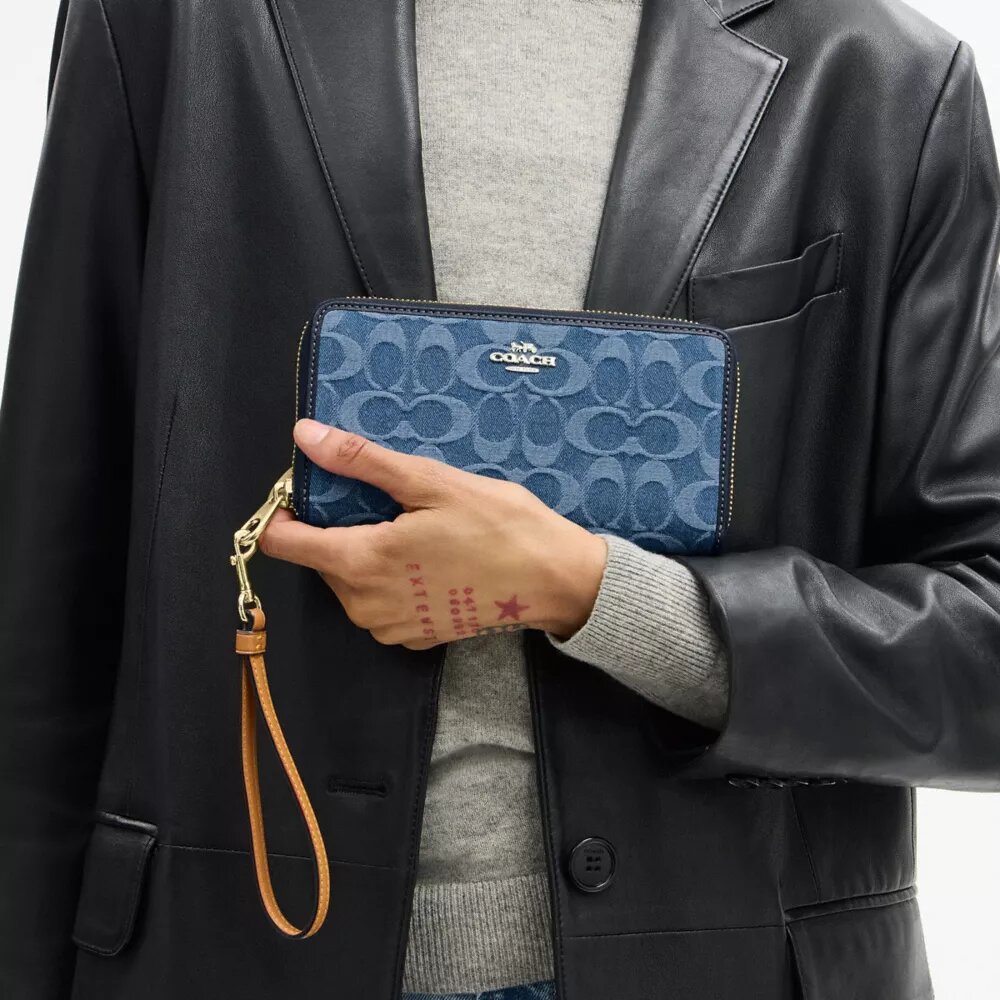 Cartera larga con cremallera envolvente en denim exclusivo