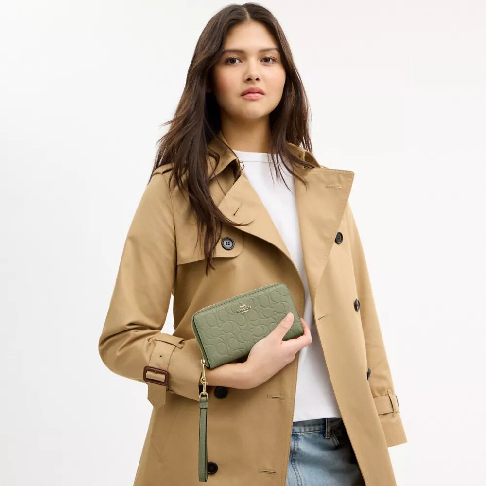 Cartera larga con cremallera envolvente en piel exclusiva