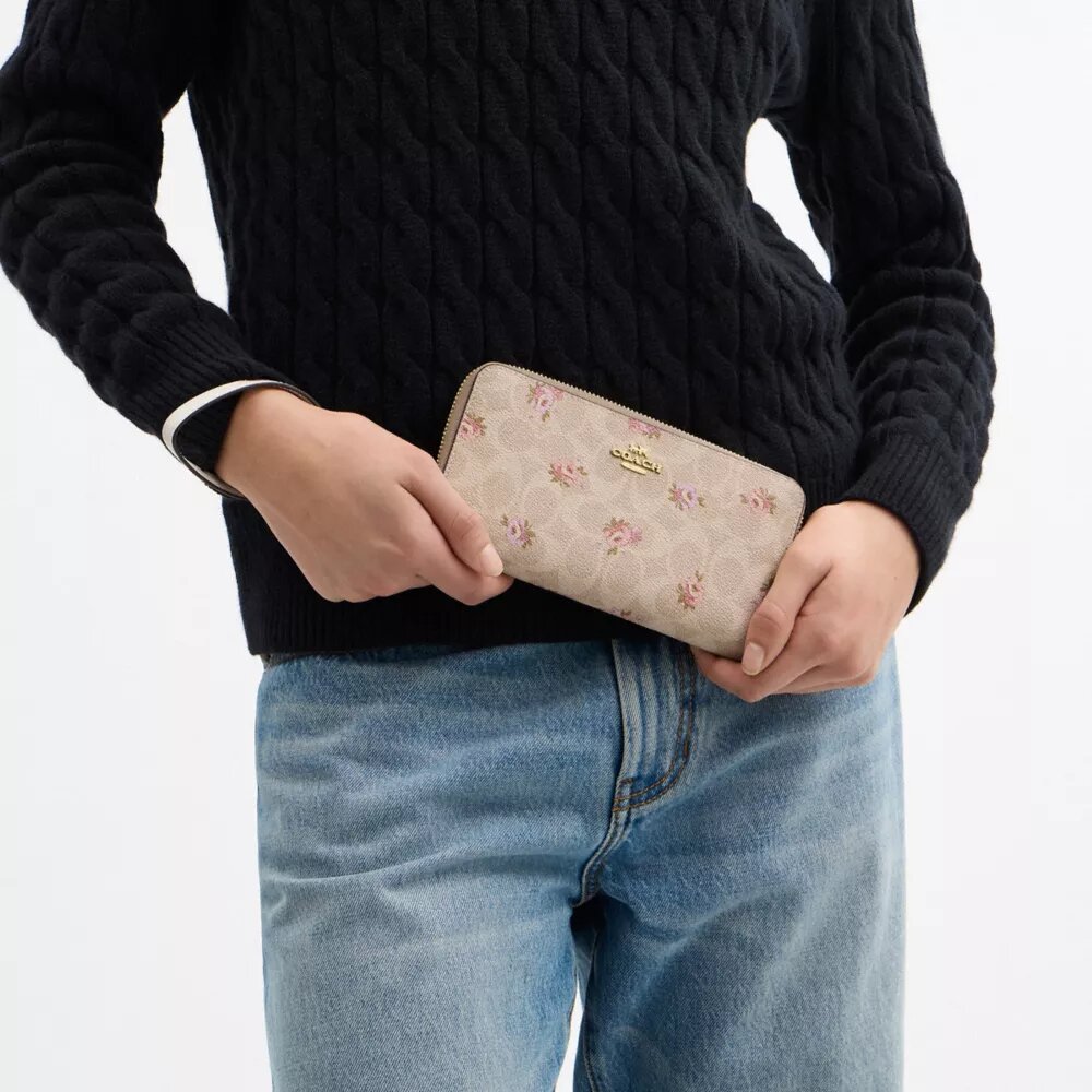 Cartera larga con cremallera envolvente en Signature Canvas con estampado floral